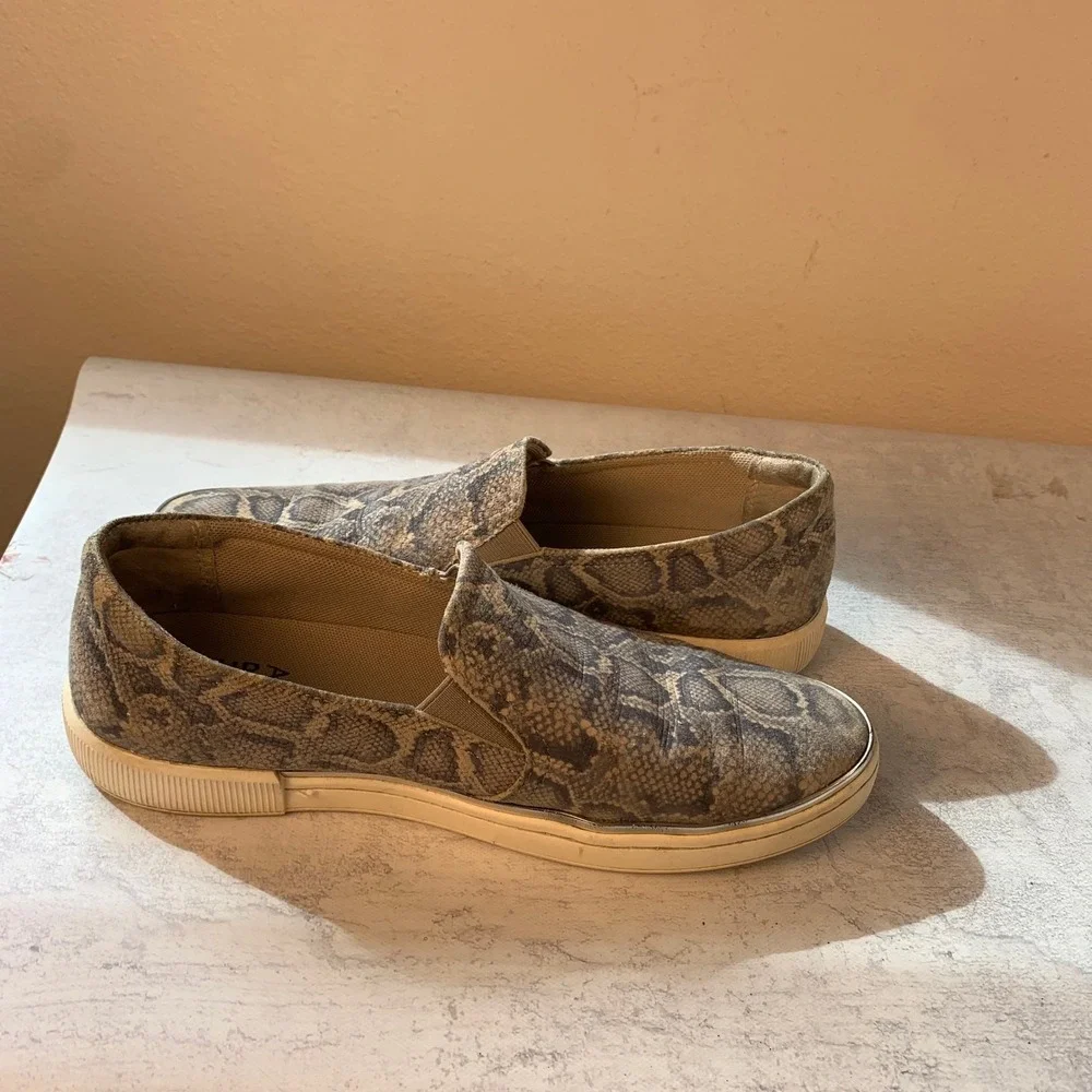 Naturalizer Zola 8M Snake Print Slip On Loafers Comfort Shoes Womens Gray Grey‎